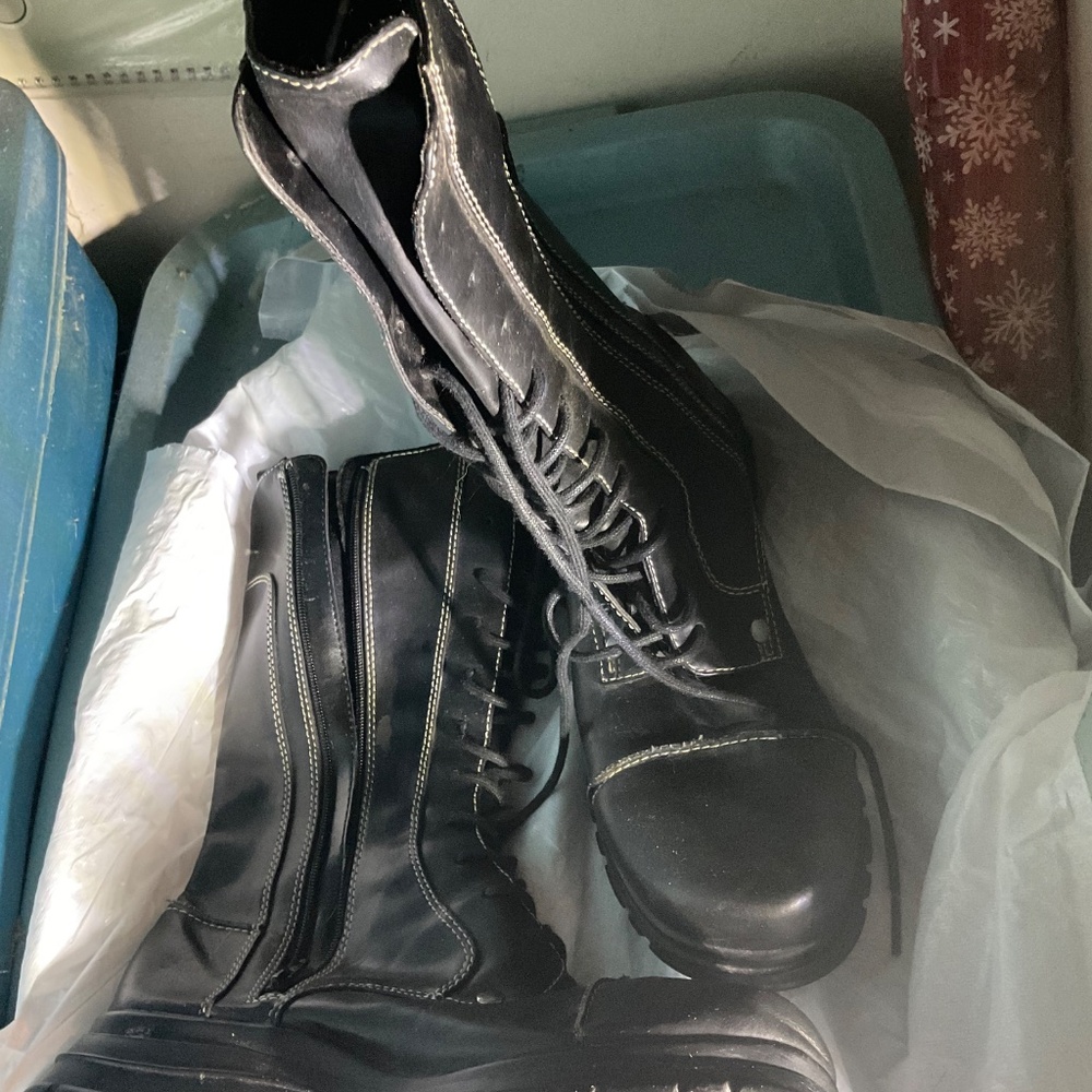 Women’s combat style boots  cool looking  don’t miss - Picture 9 of 9